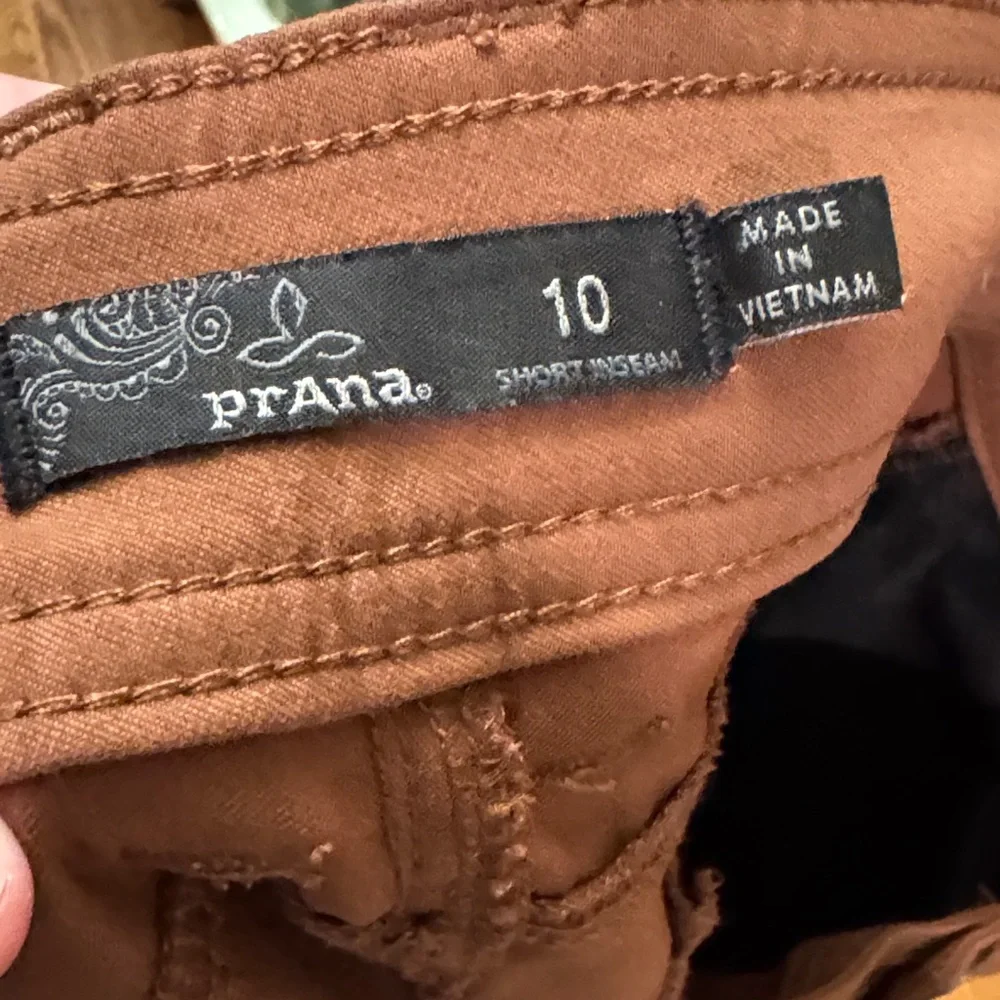 NWOT Prana Women's Brown Cargo Pants size 10 - Picture 2 of 6